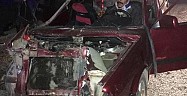 Otomobil traktör römorkuna çarptı  1 ölü, 4 yaralı