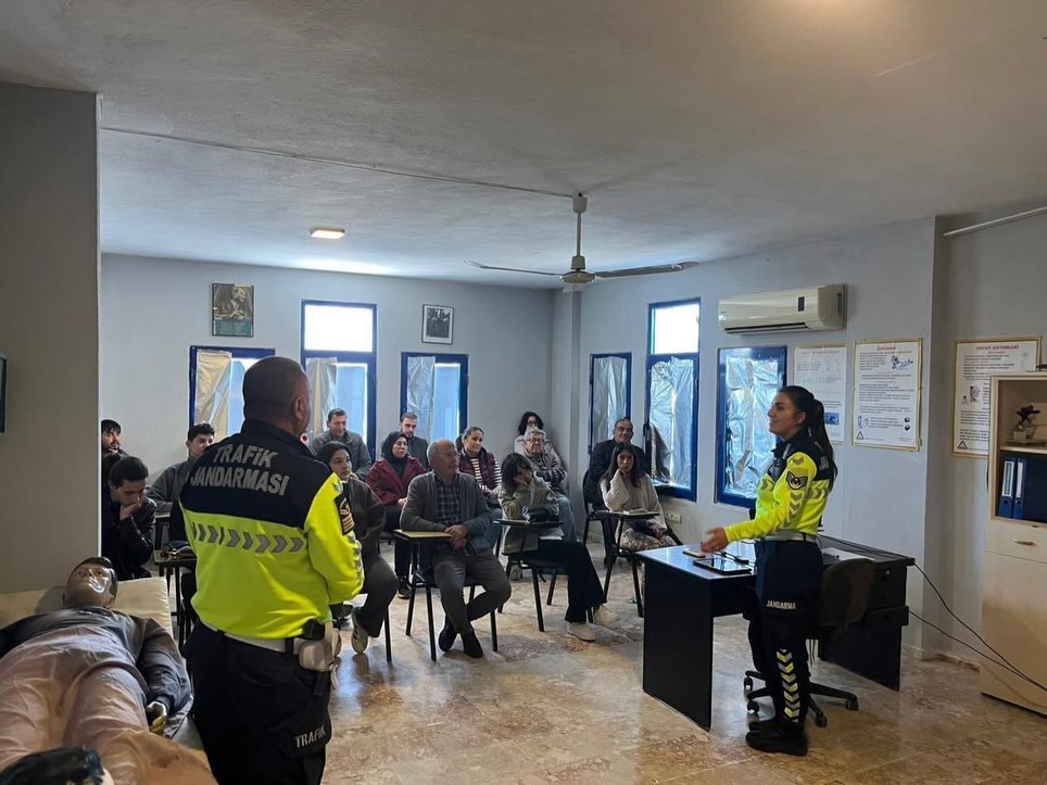 Kınık MTSK Sürücü Kursu’nda Jandarma Trafik Eğitimi 