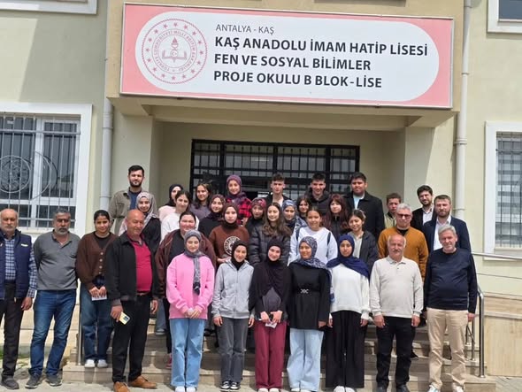 GENÇLERE YÖNELİK UMRE ÖDÜLLÜ BİLGİ YARIŞMASI DÜZENLENDİ