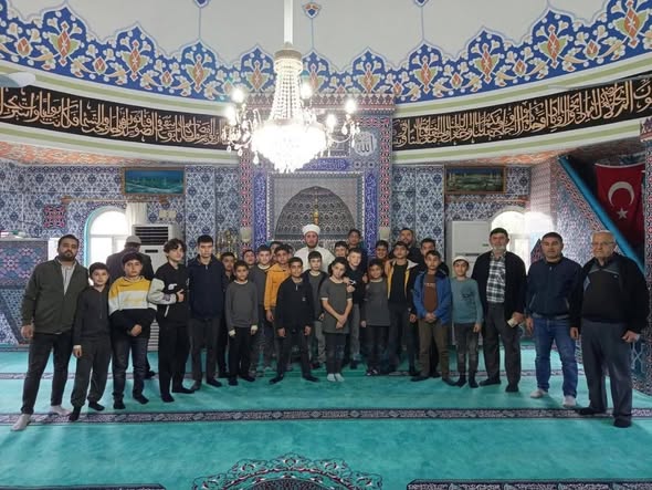 Kaş'da Mihrap ve Minberler Gençlerle Süslendi.