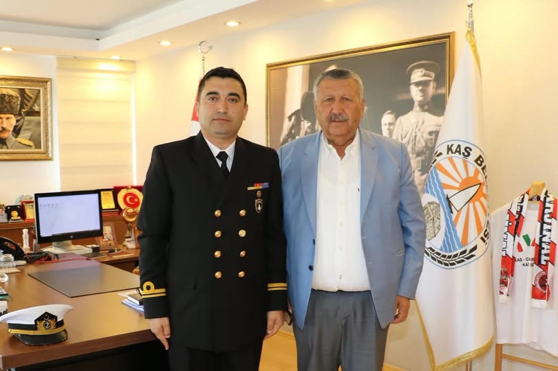 Başkan Demirhan, Kaş’ta Göreve Başlayan Kaş Deniz Gözetleme Karakol Komutanı Deniz Üsteğmen Cafer Dinçer’i Makamında Kabul Etti