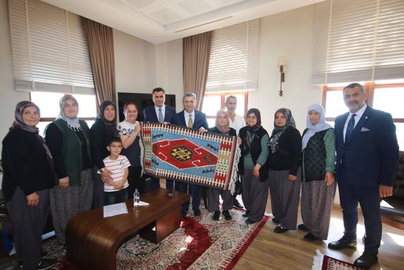 Vali Şahin’den Kaş’ta Anlamlı Buluşma: Barak Kilimine Güçlü Destek