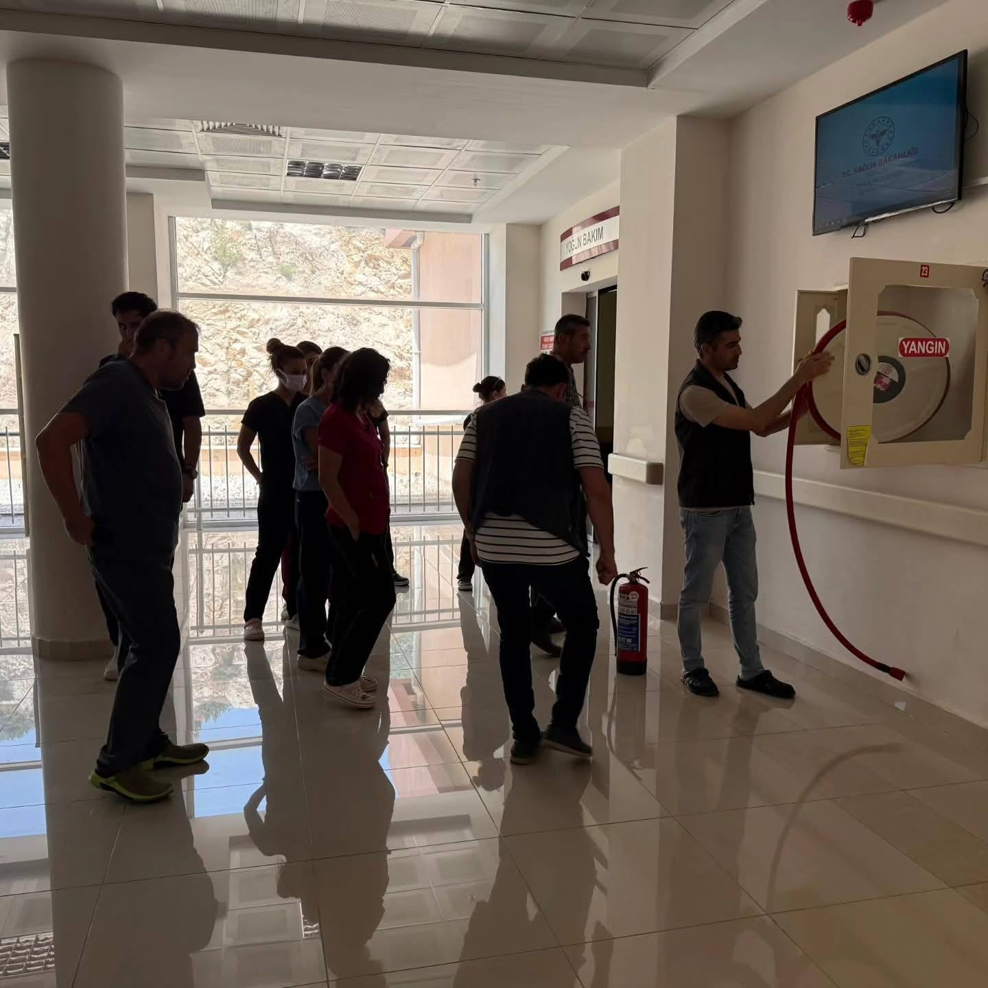 Kaş Devlet Hastanesi’nde Yangın Müdahale Eğitimi Gerçekleştirildi