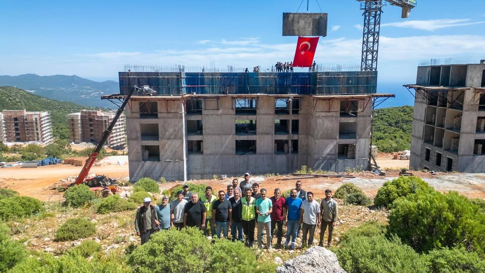 Kaş ilçesinde faliyet gösteren Atlas Hazır Beton güvencesiyle inşaatlar tamamlandı.