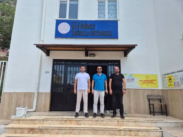 Kaş İlçe Milli Eğitim Müdürü Arif AYDENİZ Kaş Merkez İlkokulu/Ortaokulunu ziyaret etti. 