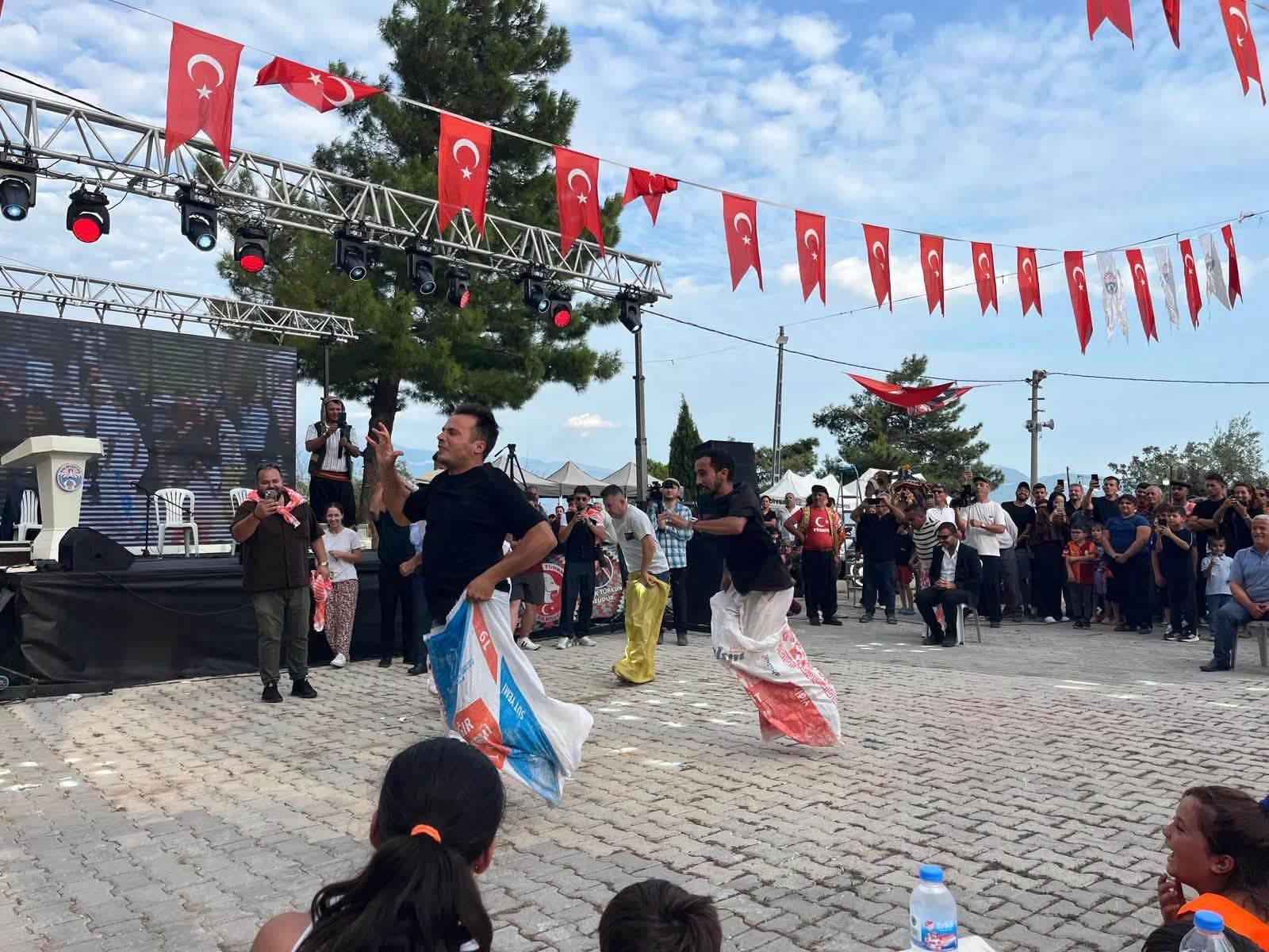 Kaş ilçesine bağlı Gürsu (Köyre) Mahallesi'nde düzenlenen 5. Gürsu Yöresel Ürünler Etkinliği