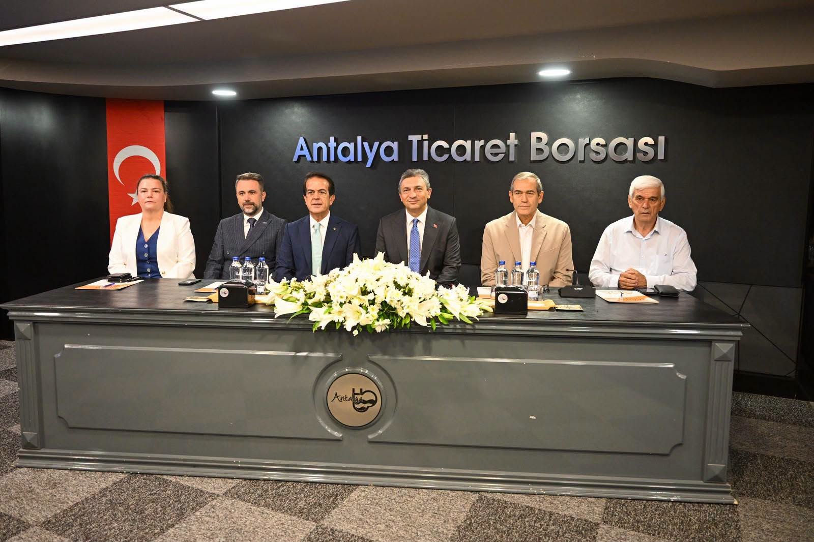 Antalya’daki tüm seralar için harekete geçildi! Vali Şahin: Yeni modele geçmeliyiz