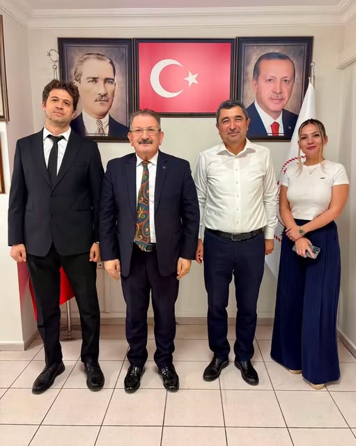 Kaş Devlet Hastanesi Başhekimi Op. Dr. Ömer Erkam Arslan ve Ak Parti Kaş İlçe Başkanı Okay Bilgin İl Sağlık Müdürü Prof. Dr. Behzat Özkan’ı makamında ziyaret etti.