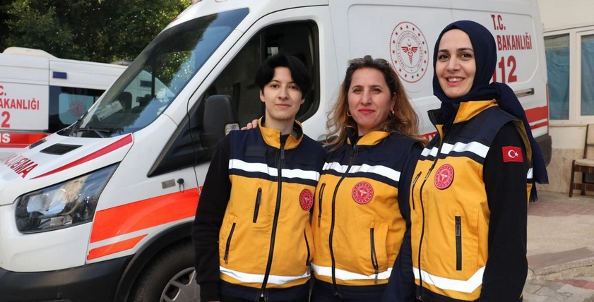 Antalya'da kadınlar siren sesleri arasında hayat kurtarıyor