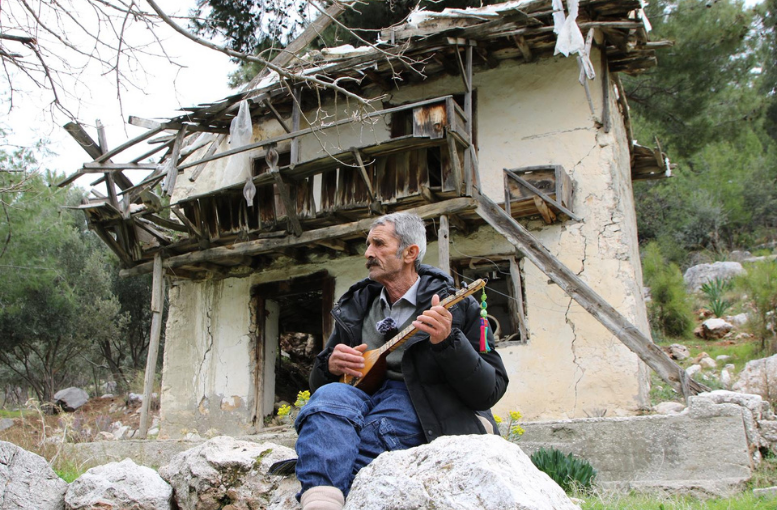 Kaşlı cura ustası Osman Kırca’ya “Yaşayan İnsan Hazinesi” ödülü
